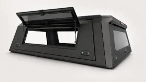Pop-up side window with gas struts for aluminum pickup truck canopy
